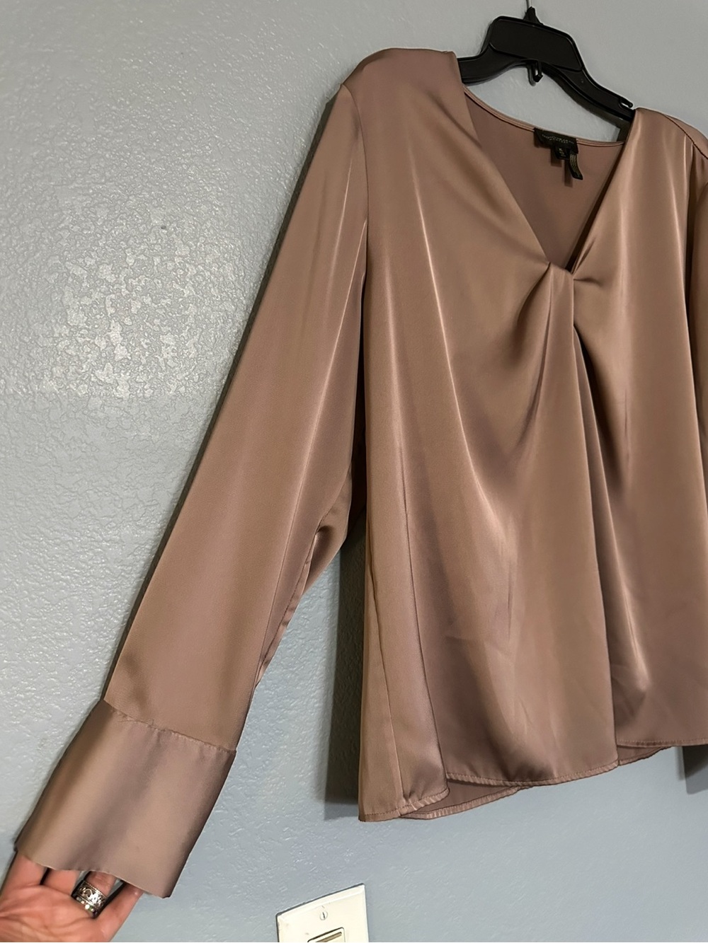 DONNA KARAN LONG SLEEVES TWIST BLOUSE - Picture 2 of 4